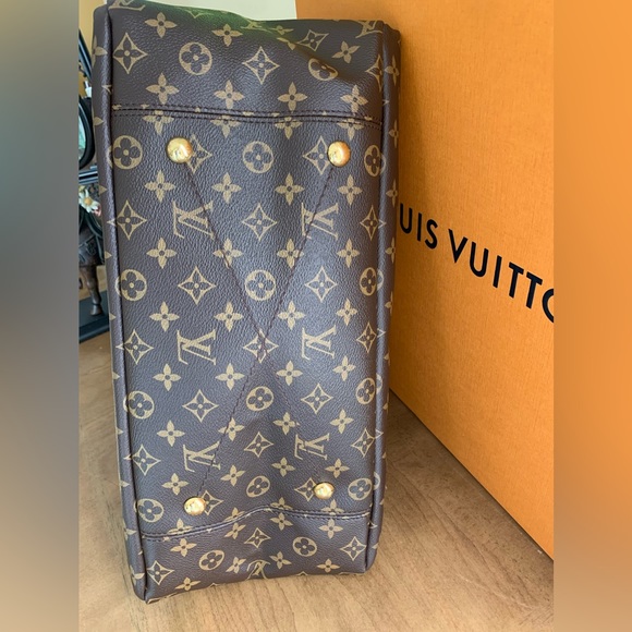 Louis Vuitton Artsy GM Bag - Picture 4 of 13
